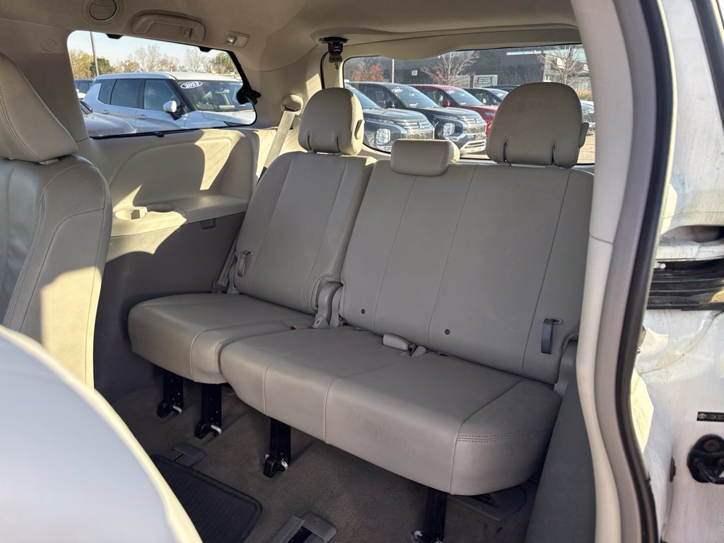 Used 2014 Toyota Sienna XLE AWD/4WD image 9