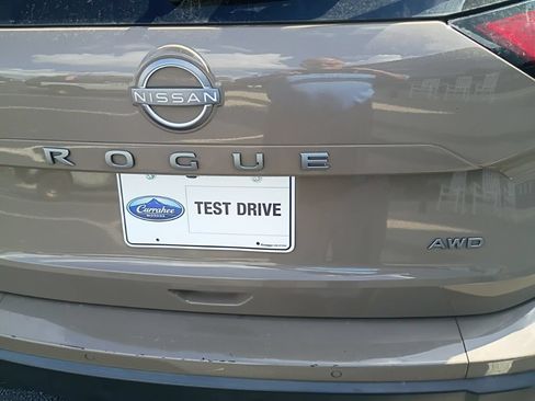 Used 2025 Nissan Rogue SV AWD/4WD image 13