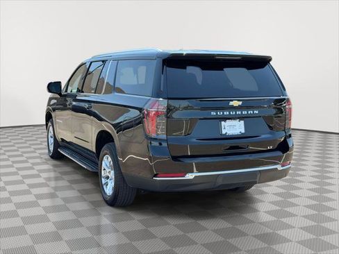 Used 2025 Chevrolet Suburban LT AWD/4WD image 5