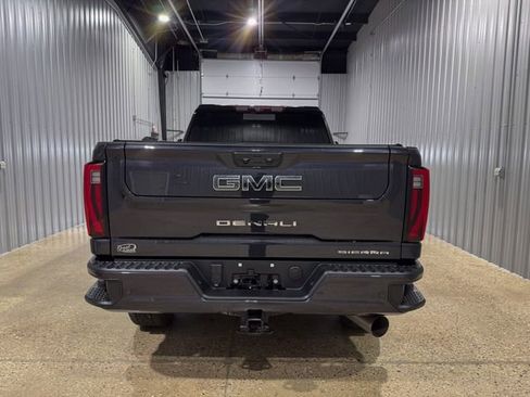 Used 2024 GMC Sierra 2500 Denali Ultimate AWD/4WD image 4