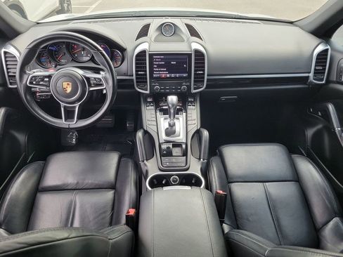 Used 2018 Porsche Cayenne Platinum Edition image 21