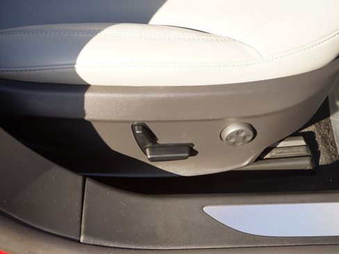 Used 2015 Tesla Model S AWD image 23