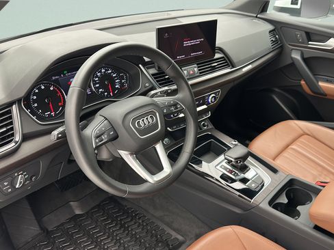 Used 2023 Audi Q5 2.0T Premium w/ Convenience Package AWD/4WD image 12