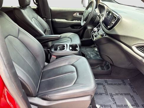 Used 2025 Chrysler Pacifica Select FWD image 29