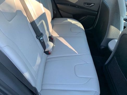 Used 2023 Hyundai Elantra Limited w/ Preferred Accessory Package FWD image 14