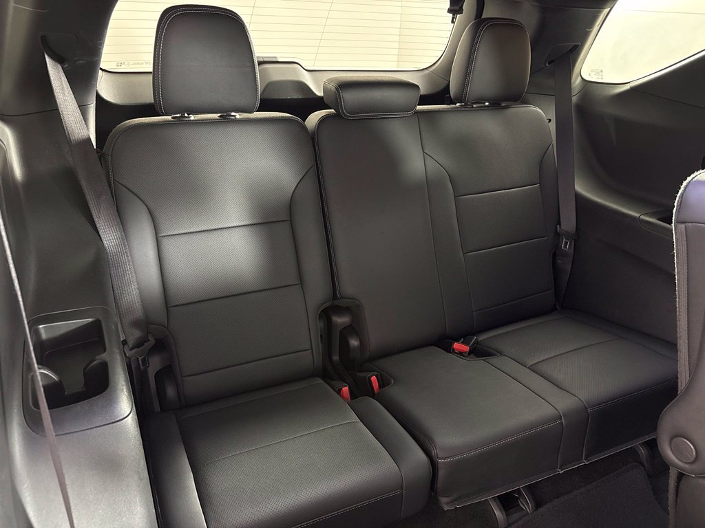 Used 2025 Chevrolet Traverse LT FWD image 40