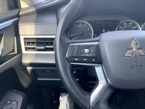 Used 2024 Mitsubishi Outlander SE AWD/4WD image 24