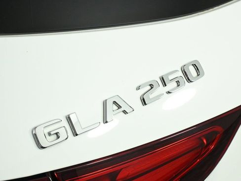 Certified 2025 Mercedes-Benz GLA 250 image 27