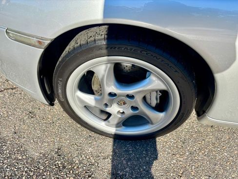 Used 2001 Porsche 911 Carrera 4 image 30