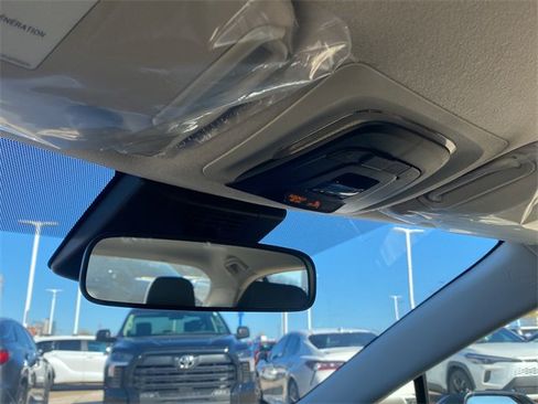 Used 2025 Toyota Corolla LE image 30