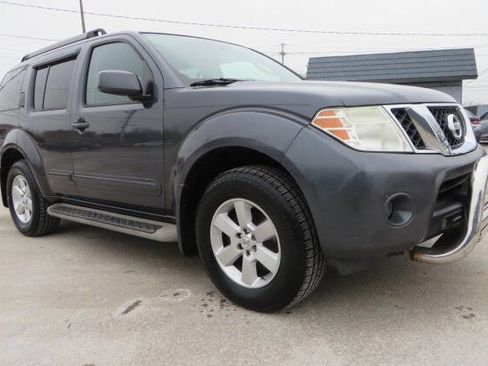 Used 2012 Nissan Pathfinder SV image 1