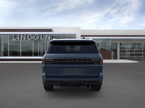 New 2026 Lincoln Navigator Premiere AWD/4WD image 5