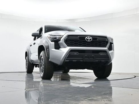 Used 2024 Toyota Tacoma TRD Off-Road AWD/4WD image 38