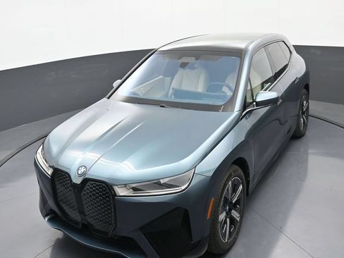 Used 2024 BMW iX xDrive50 w/ Sport Package AWD/4WD image 31