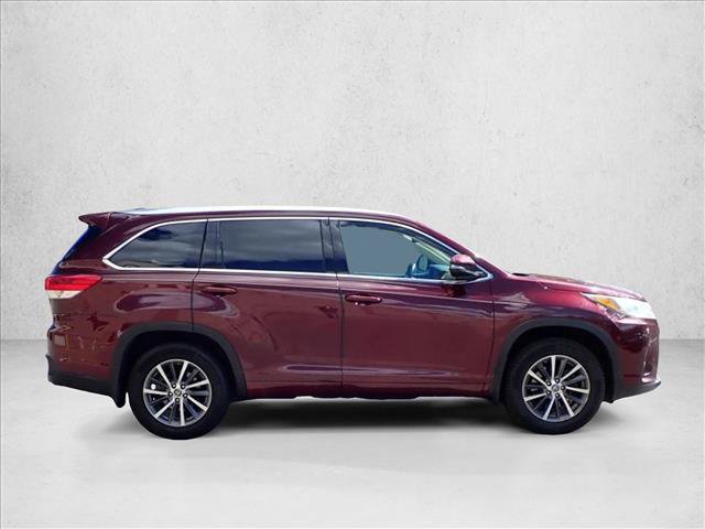 Used 2018 Toyota Highlander XLE AWD/4WD image 12
