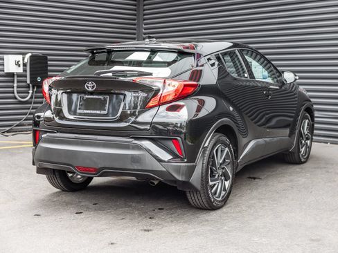 Used 2021 Toyota C-HR Limited FWD image 10