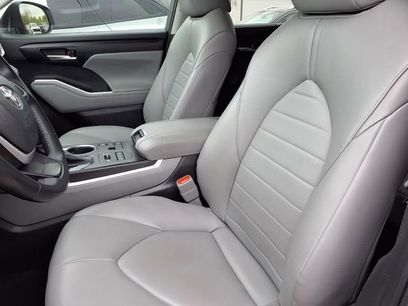 Used 2023 Toyota Highlander XLE