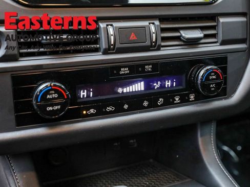 Used 2024 Nissan Pathfinder S image 20