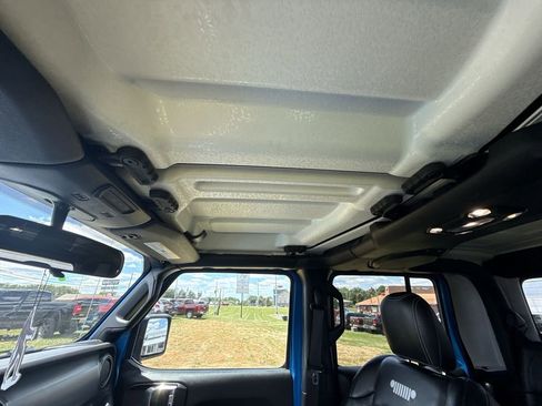 Used 2022 Jeep Gladiator Sport AWD/4WD image 31