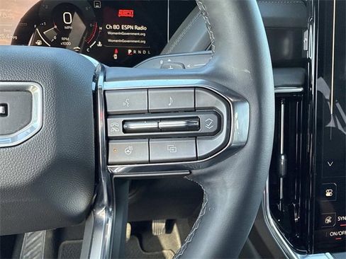 Used 2025 GMC Yukon Denali w/ Sun & Power Step Package image 24