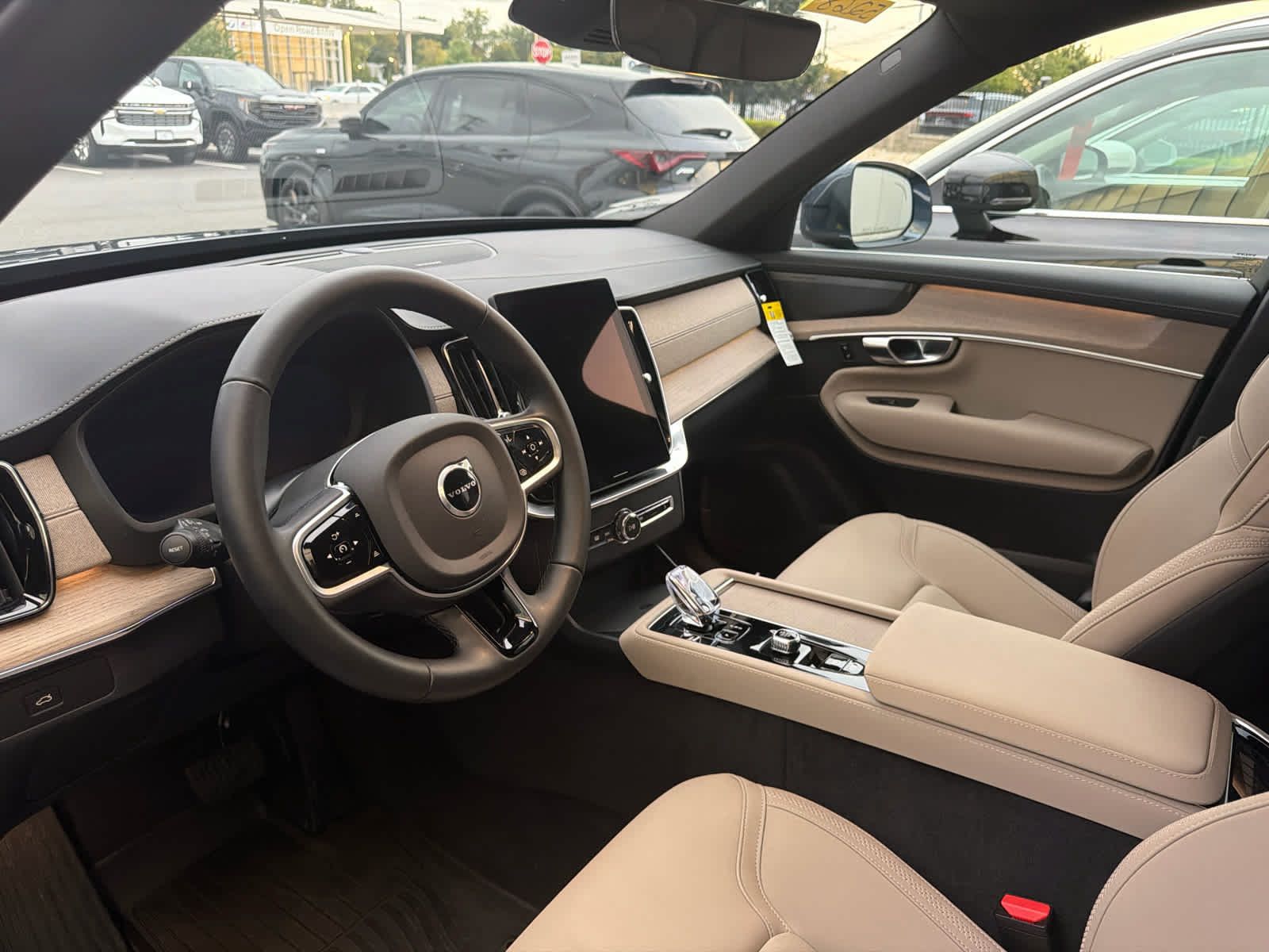 Used 2026 Volvo XC90 B6 Plus w/ Protection Package Premier AWD/4WD image 8