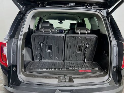Used 2023 GMC Acadia SLT w/ Technology Package image 27