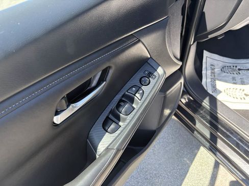 Used 2025 Nissan Sentra SV FWD image 21