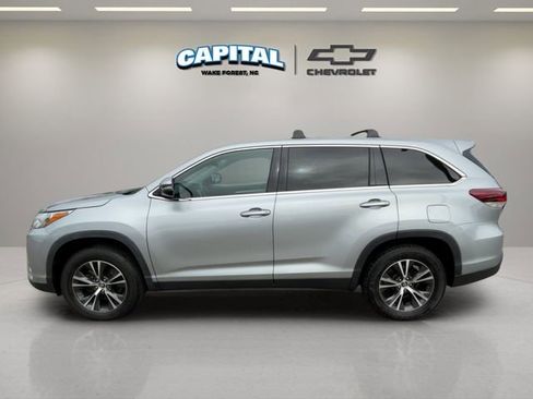 Used 2019 Toyota Highlander Plus image 2