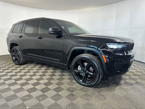 Used 2024 Jeep Grand Cherokee L Altitude image 2