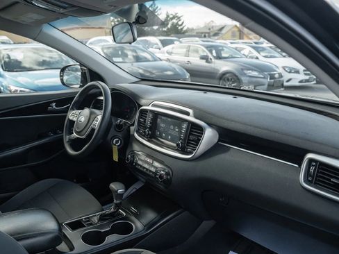 Used 2019 Kia Sorento LX image 13
