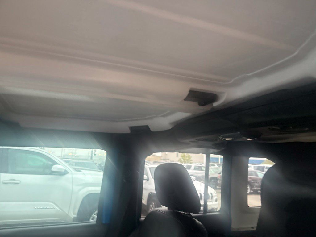 Used 2015 Jeep Wrangler Unlimited Sahara AWD/4WD image 11