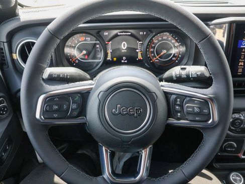 New 2026 Jeep Wrangler Unlimited Sahara AWD/4WD image 29