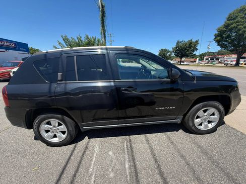 Used 2016 Jeep Compass Latitude FWD image 4