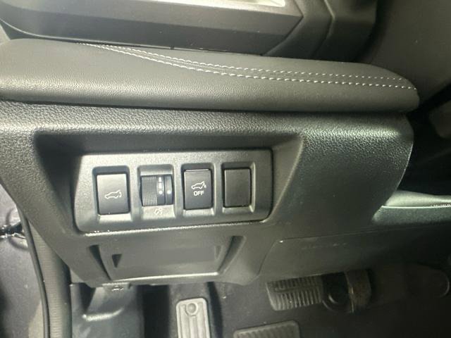 Used 2025 Subaru Outback Limited AWD/4WD image 12
