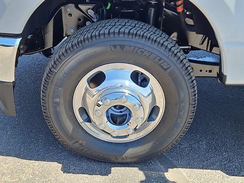 New 2026 Ford F350 Lariat w/ FX4 Off-Road Package AWD/4WD image 17