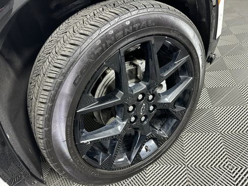 Used 2024 Chevrolet Traverse RS image 21