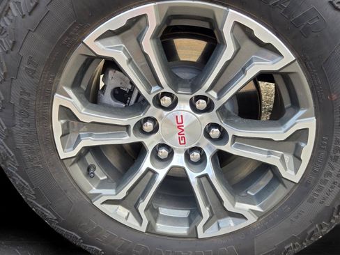 Used 2025 GMC Sierra 1500 SLE w/ X31 Off-Road Package AWD/4WD image 34