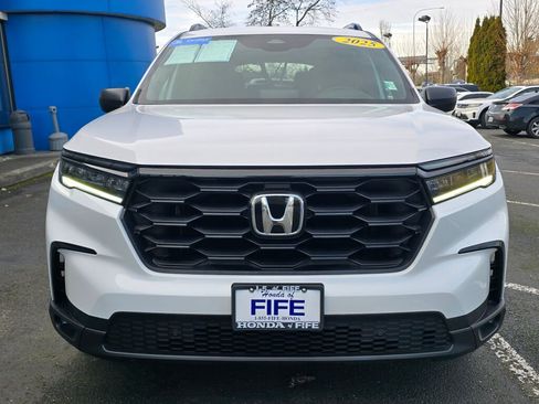 Certified 2025 Honda Pilot Sport image 8