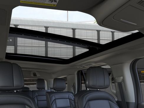 New 2026 Lincoln Navigator Reserve AWD/4WD image 22