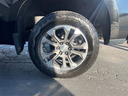 Used 2022 Chevrolet Silverado 1500 High Country w/ Technology Package image 34