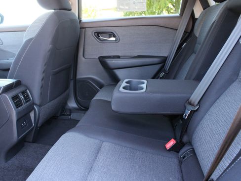 Used 2023 Nissan Rogue SV AWD/4WD image 19