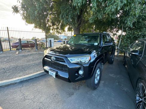 Used 2015 Toyota 4Runner SR5 AWD/4WD image 2