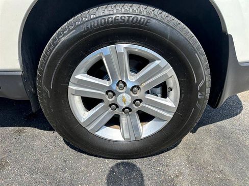 Used 2014 Chevrolet Traverse LT FWD image 25