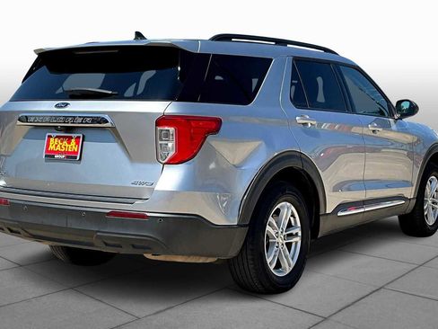 Used 2022 Ford Explorer XLT image 12