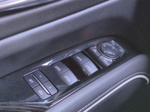 Certified 2024 Cadillac Escalade Sport w/ LPO, ONYX Package image 25