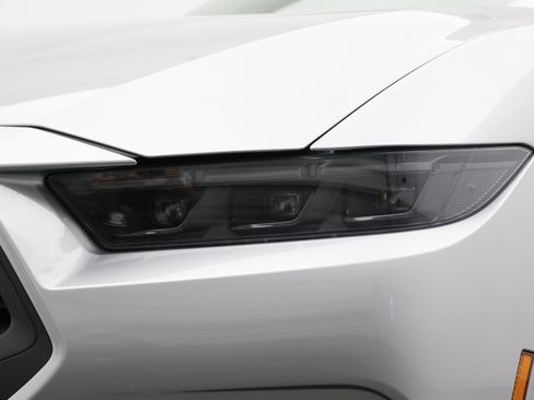 Used 2025 Ford Mustang Premium RWD image 6