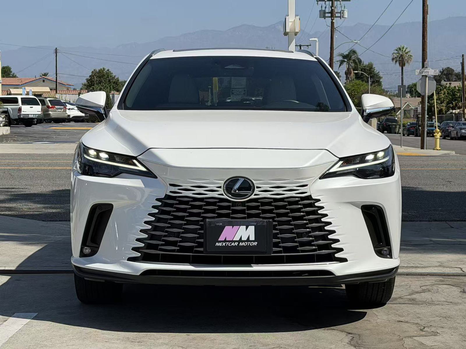 Used 2025 Lexus RX 350h w/ Convenience Package AWD/4WD image 3