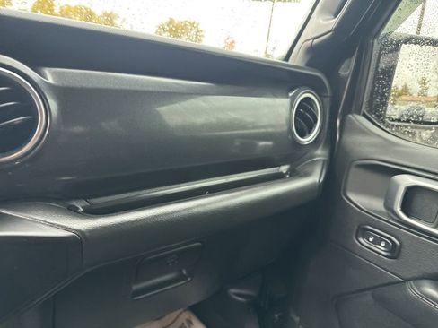 Used 2020 Jeep Wrangler Unlimited Sahara image 22