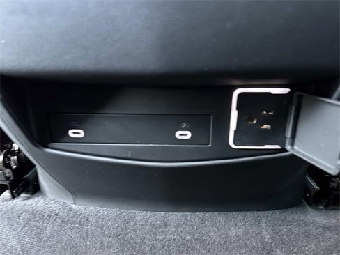 Used 2022 Cadillac Escalade Luxury image 17