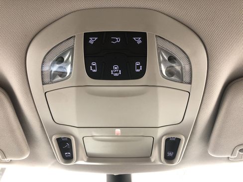 Certified 2024 Chrysler Pacifica Limited w/ Trailer Tow Group image 22